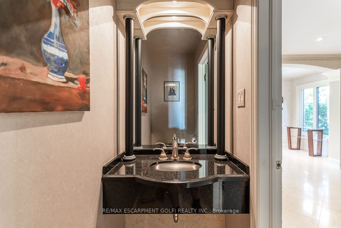 9 Golfdale Pl