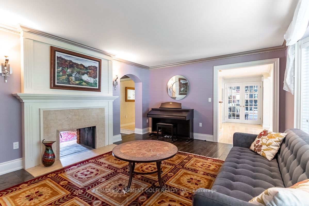 9 Golfdale Pl