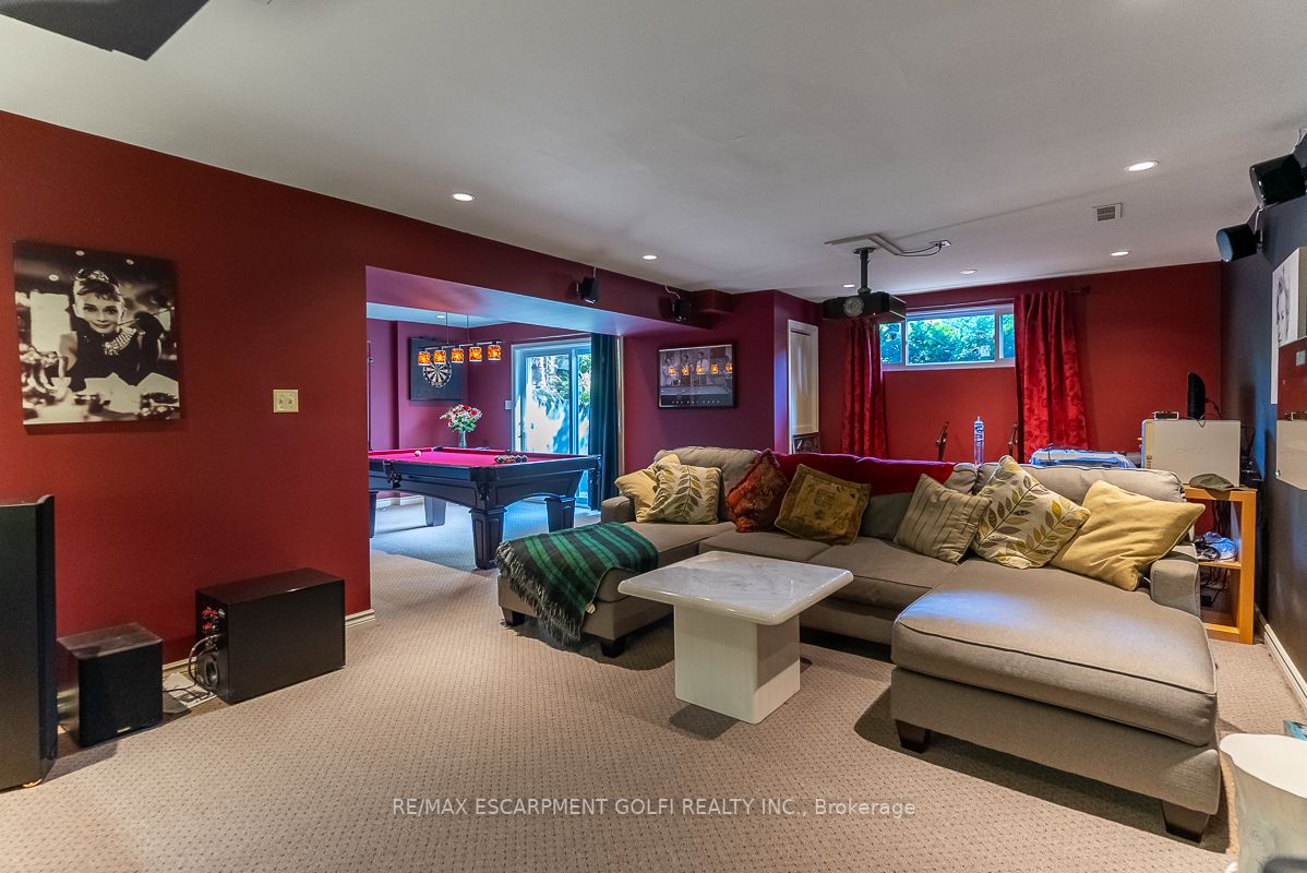 9 Golfdale Pl