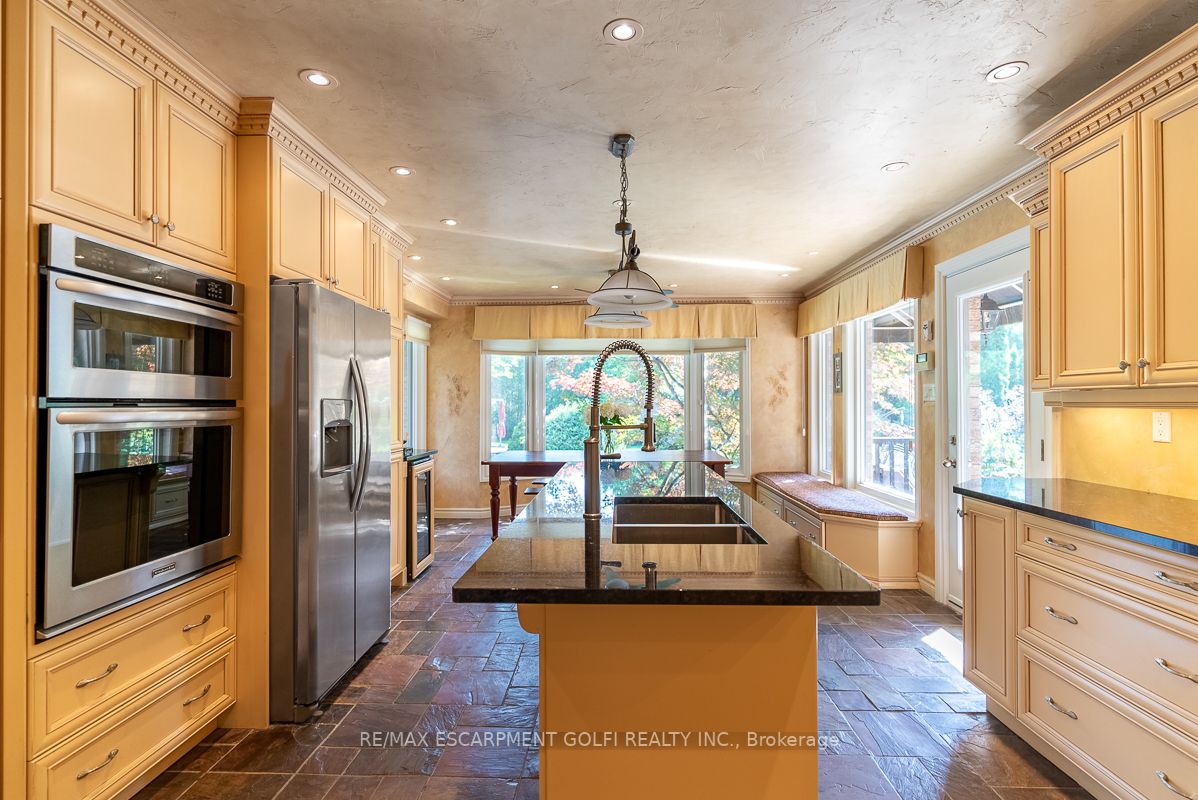 9 Golfdale Pl