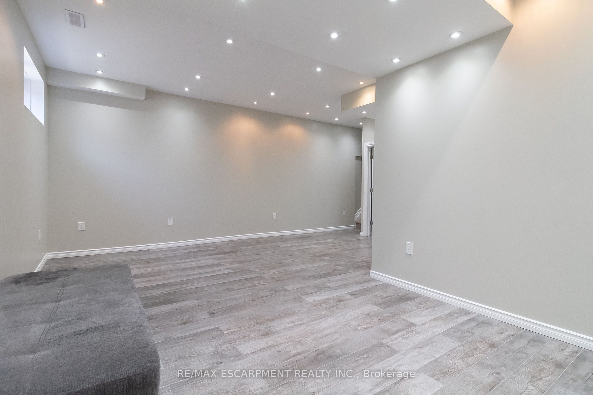 55 BANKFIELD Crescent