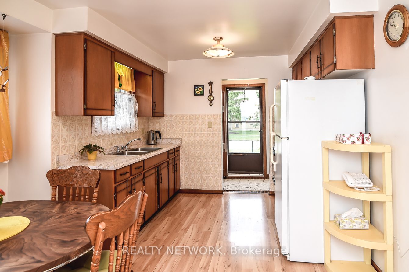 87 Roehampton Ave