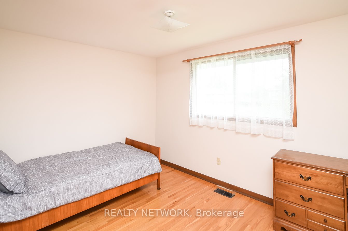 87 Roehampton Ave