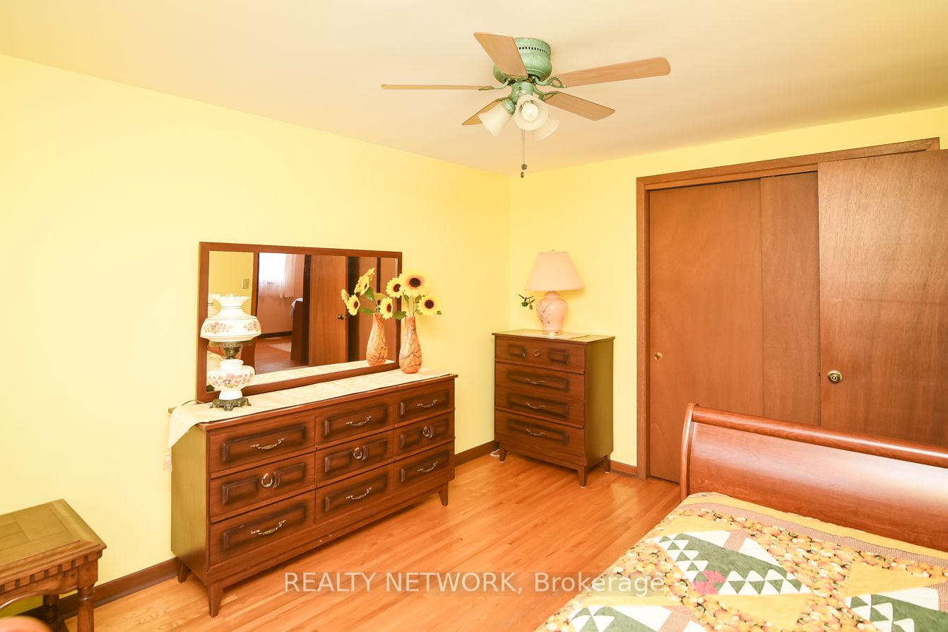 87 Roehampton Ave