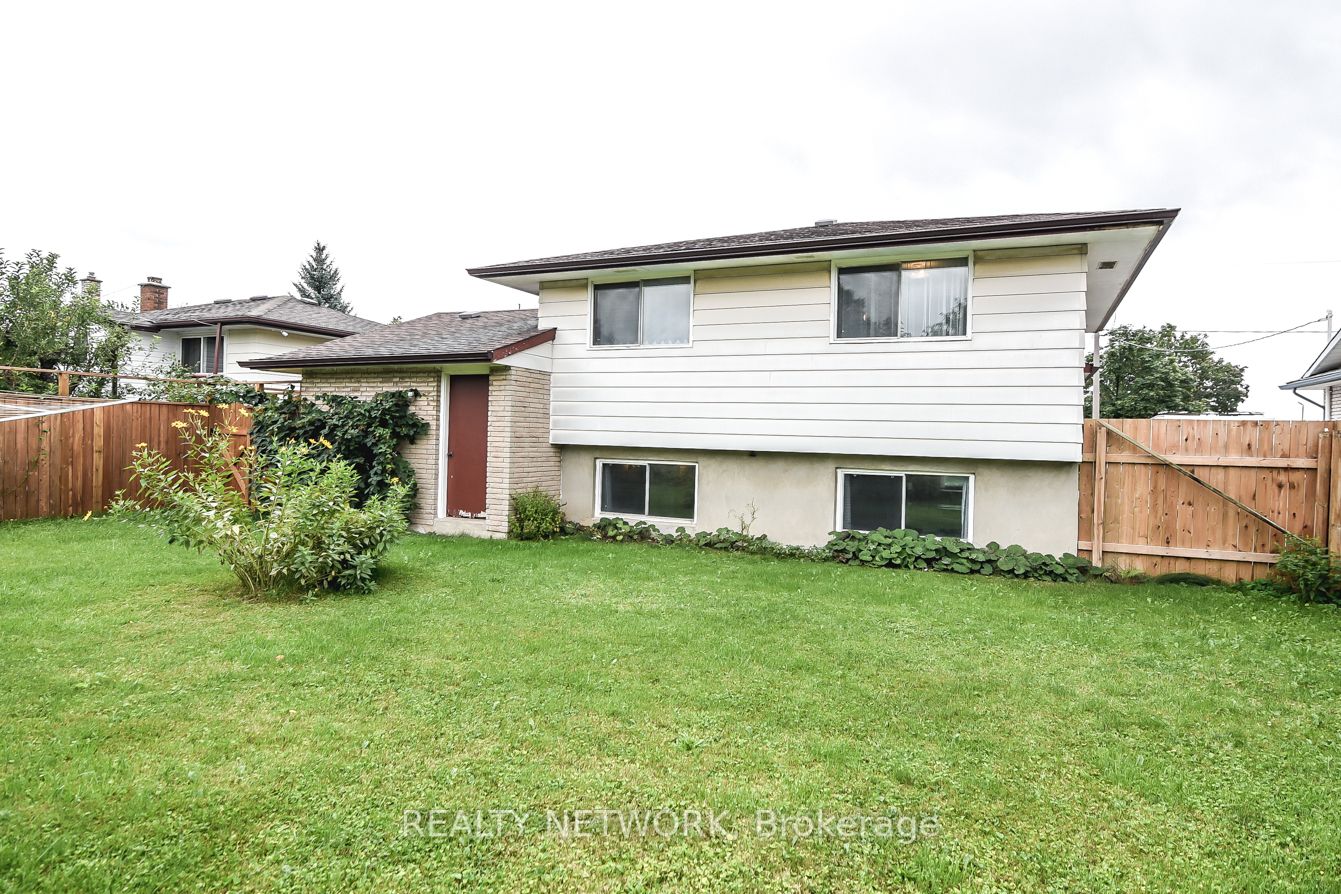 87 Roehampton Ave