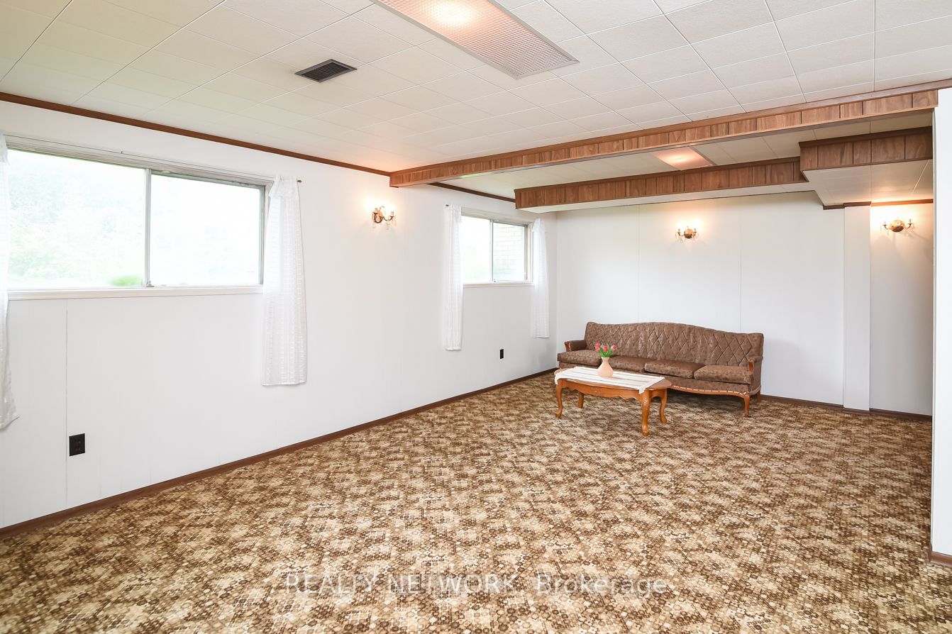 87 Roehampton Ave
