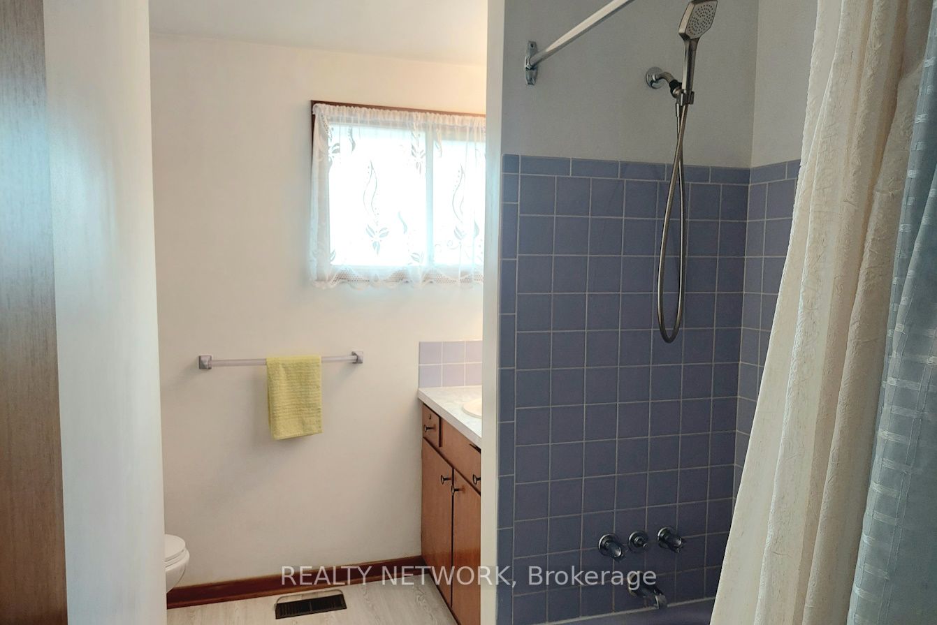 87 Roehampton Ave