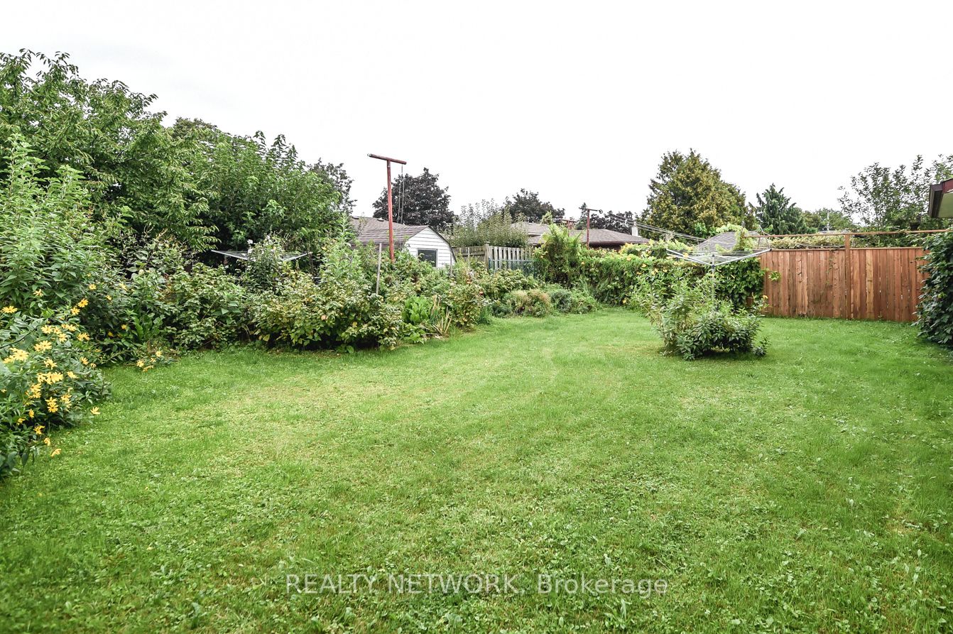 87 Roehampton Ave