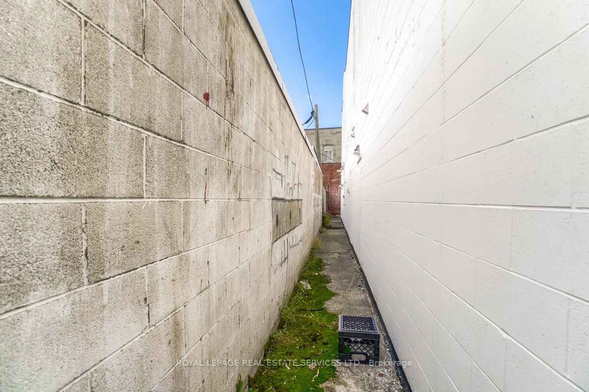 5020 Centre St, #2nd Flr