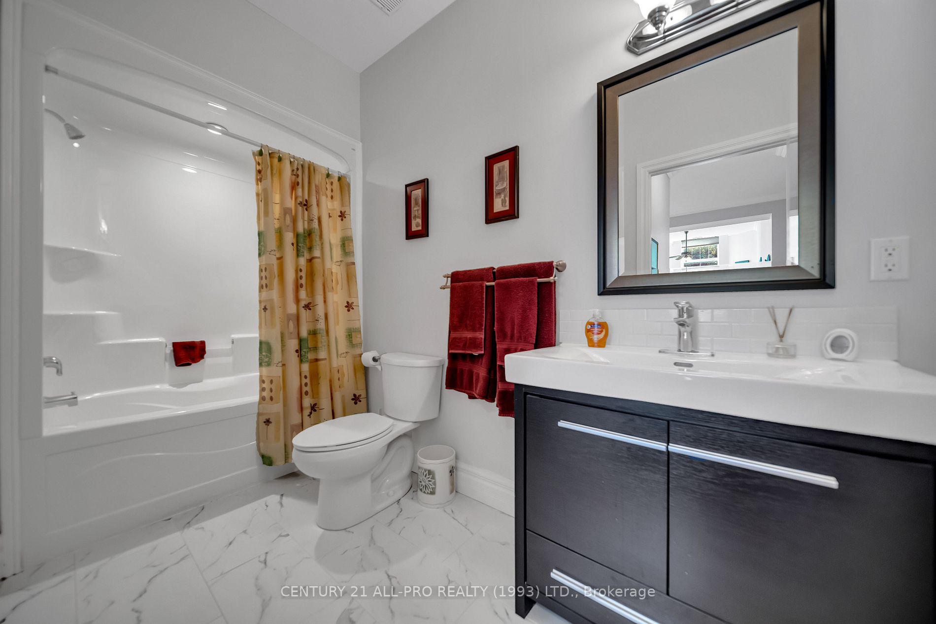 323 George St W, #207