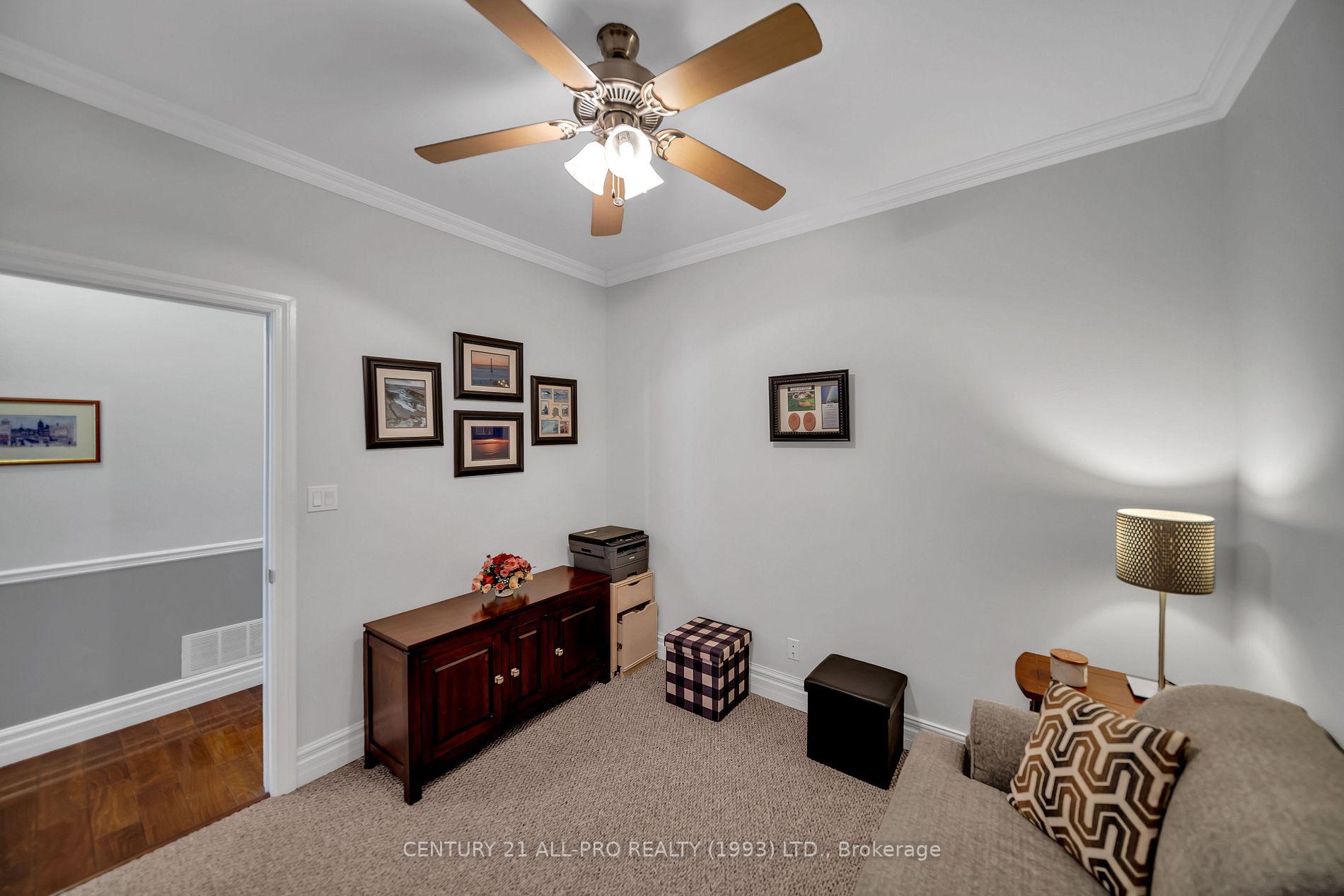 323 George St W, #207