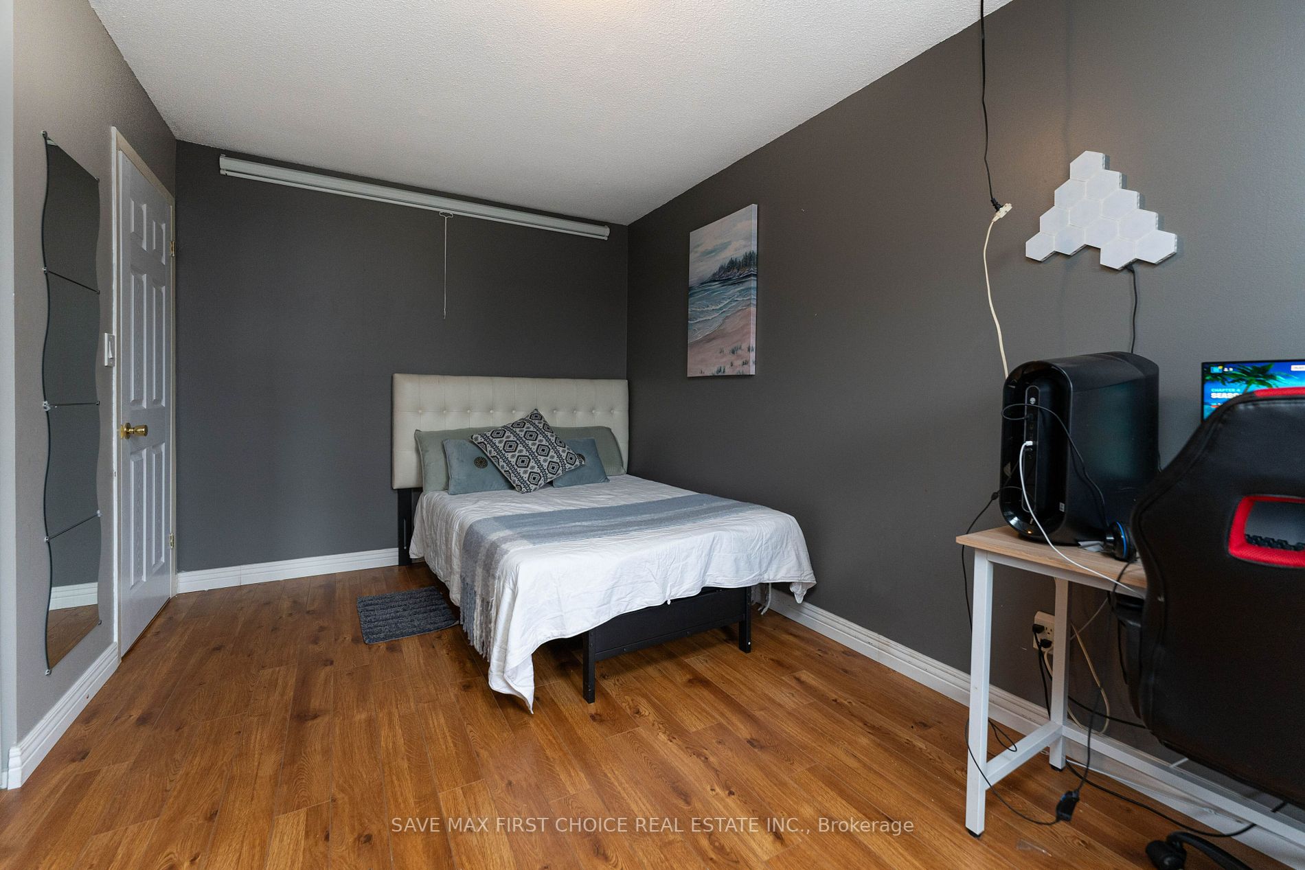 122 Lakeshore Rd, #8