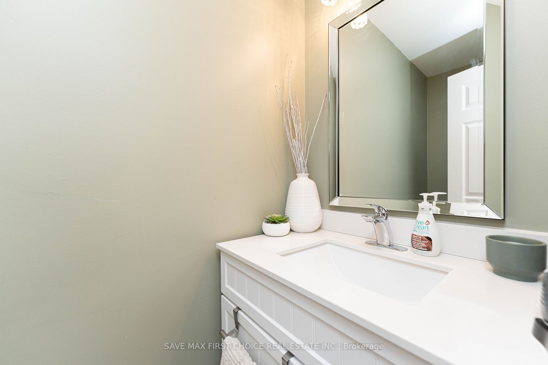 122 Lakeshore Rd, #8