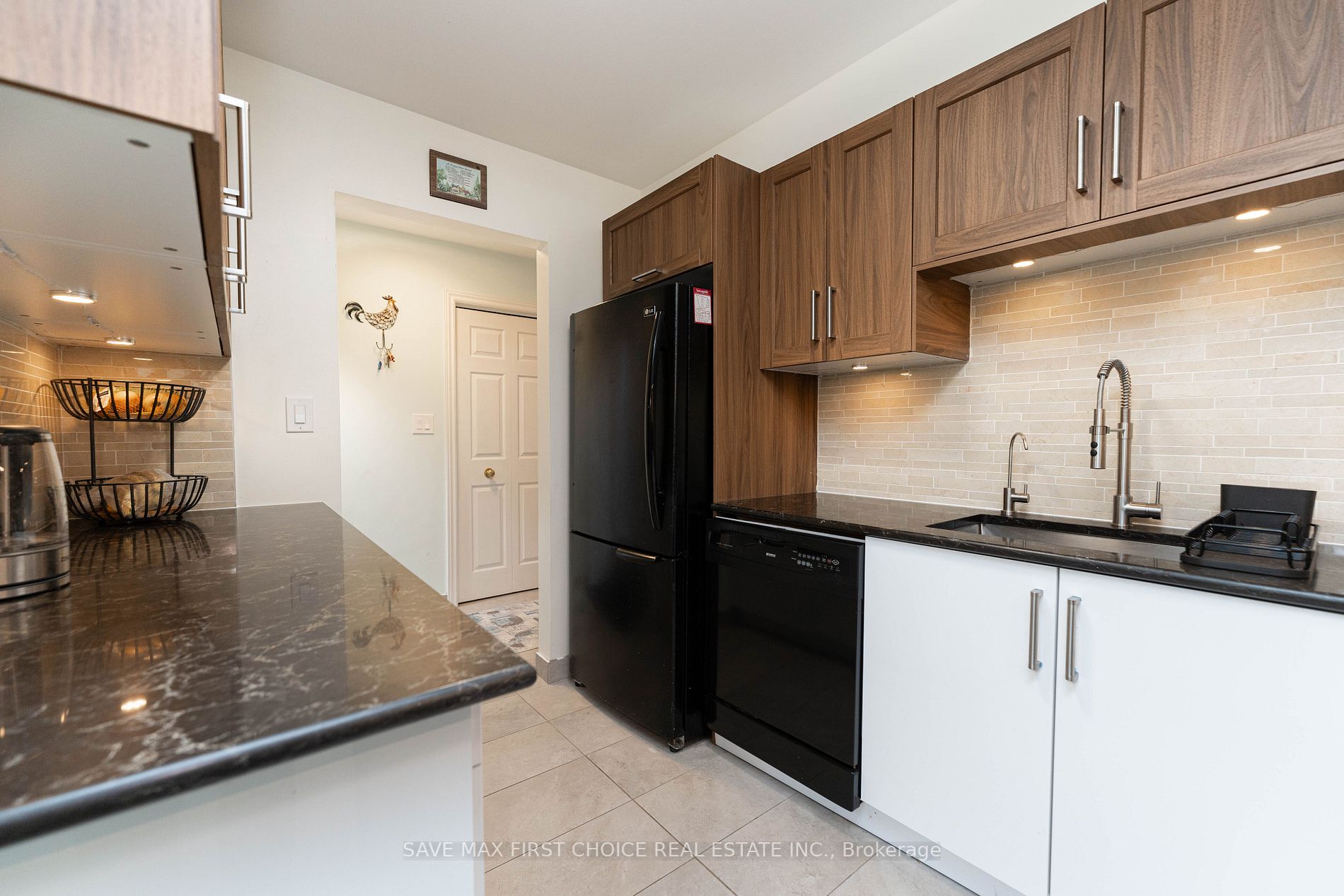 122 Lakeshore Rd, #8