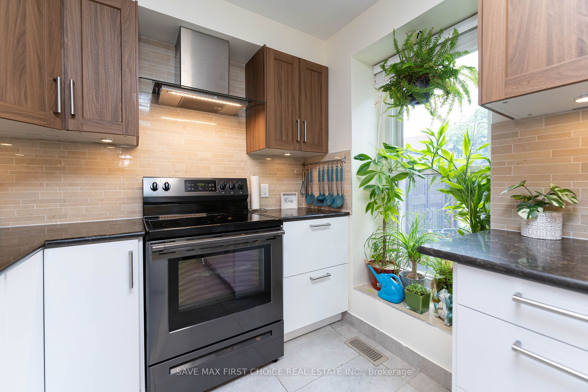 122 Lakeshore Rd, #8