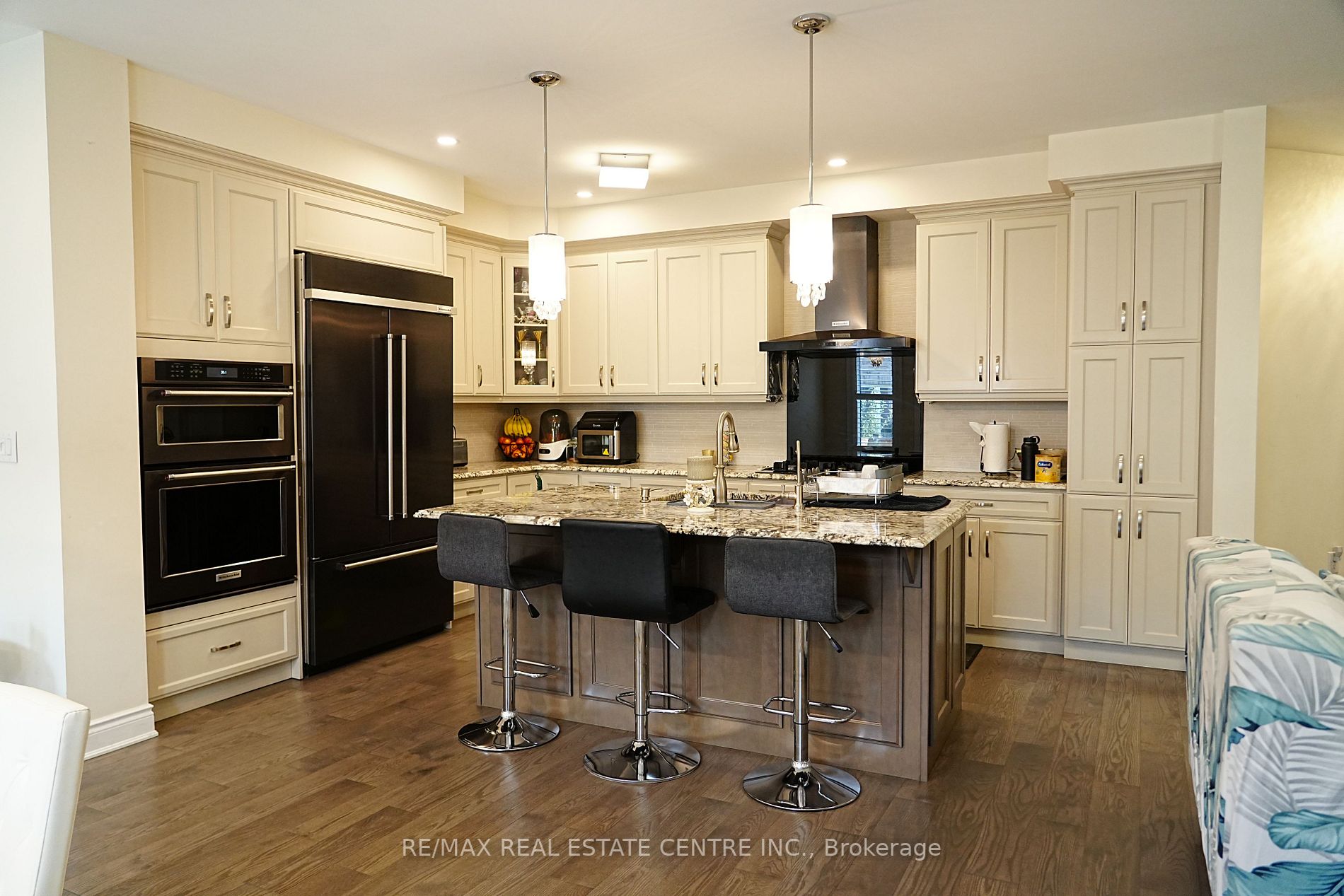 162 Stillwater Cres
