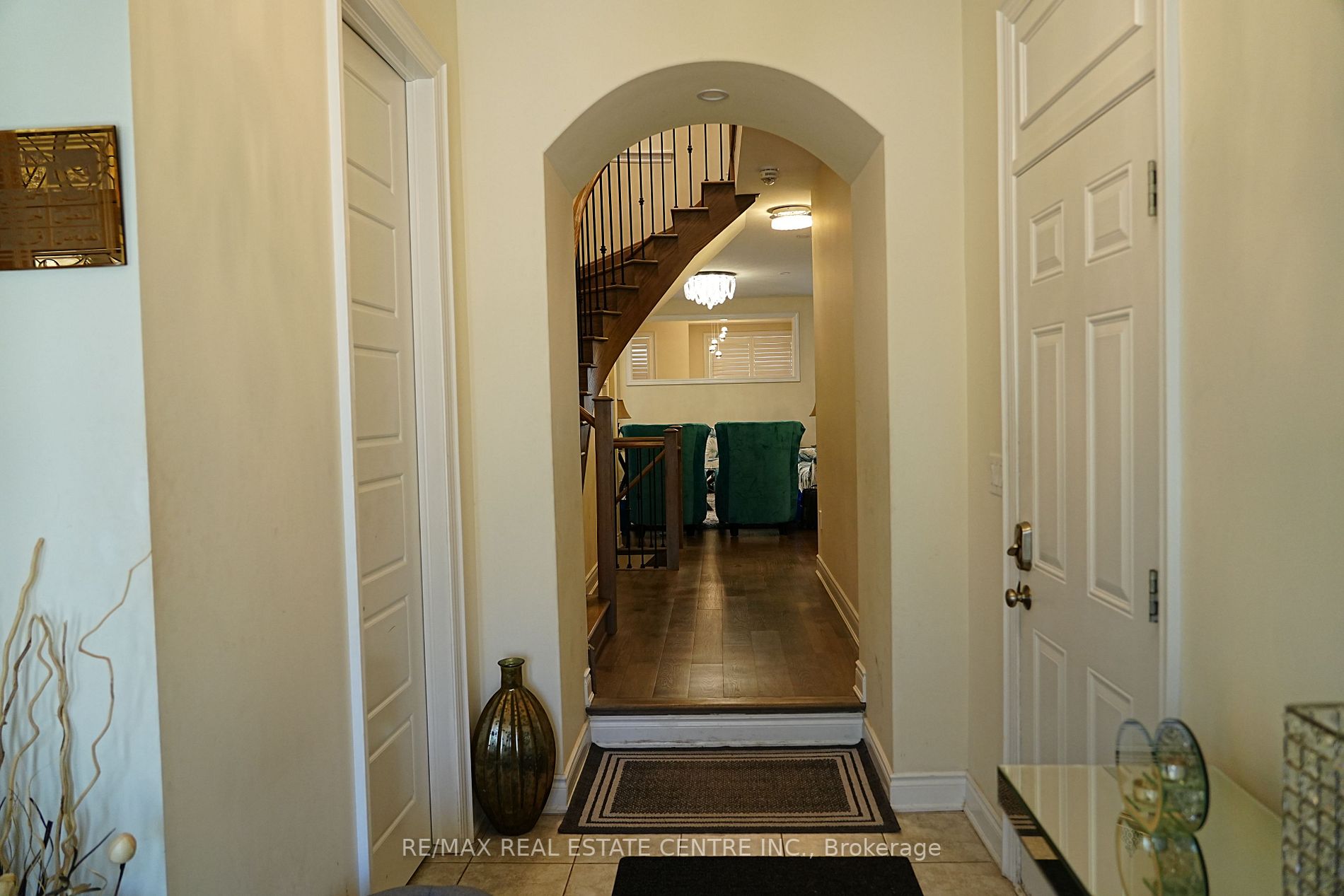 162 Stillwater Cres