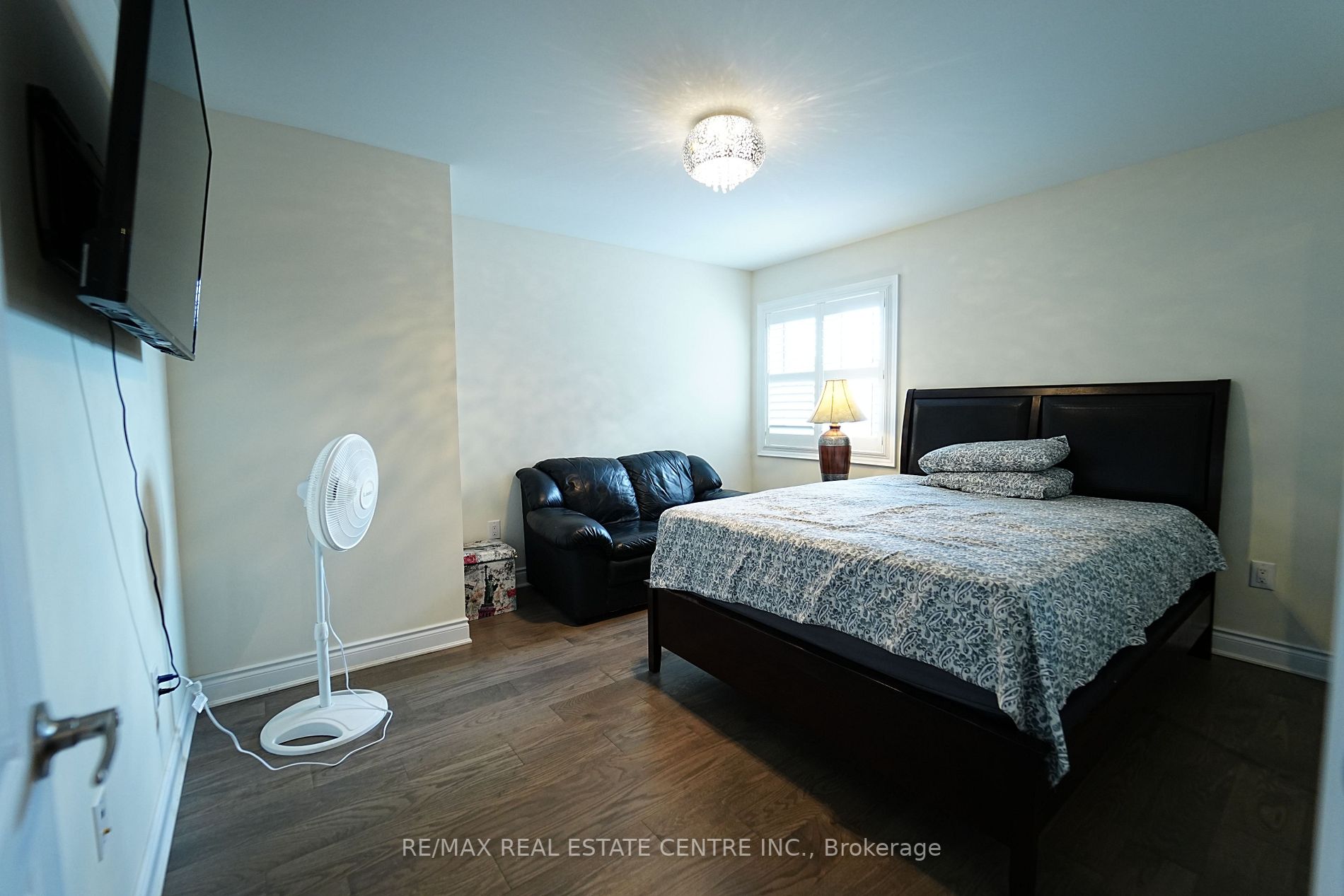 162 Stillwater Cres
