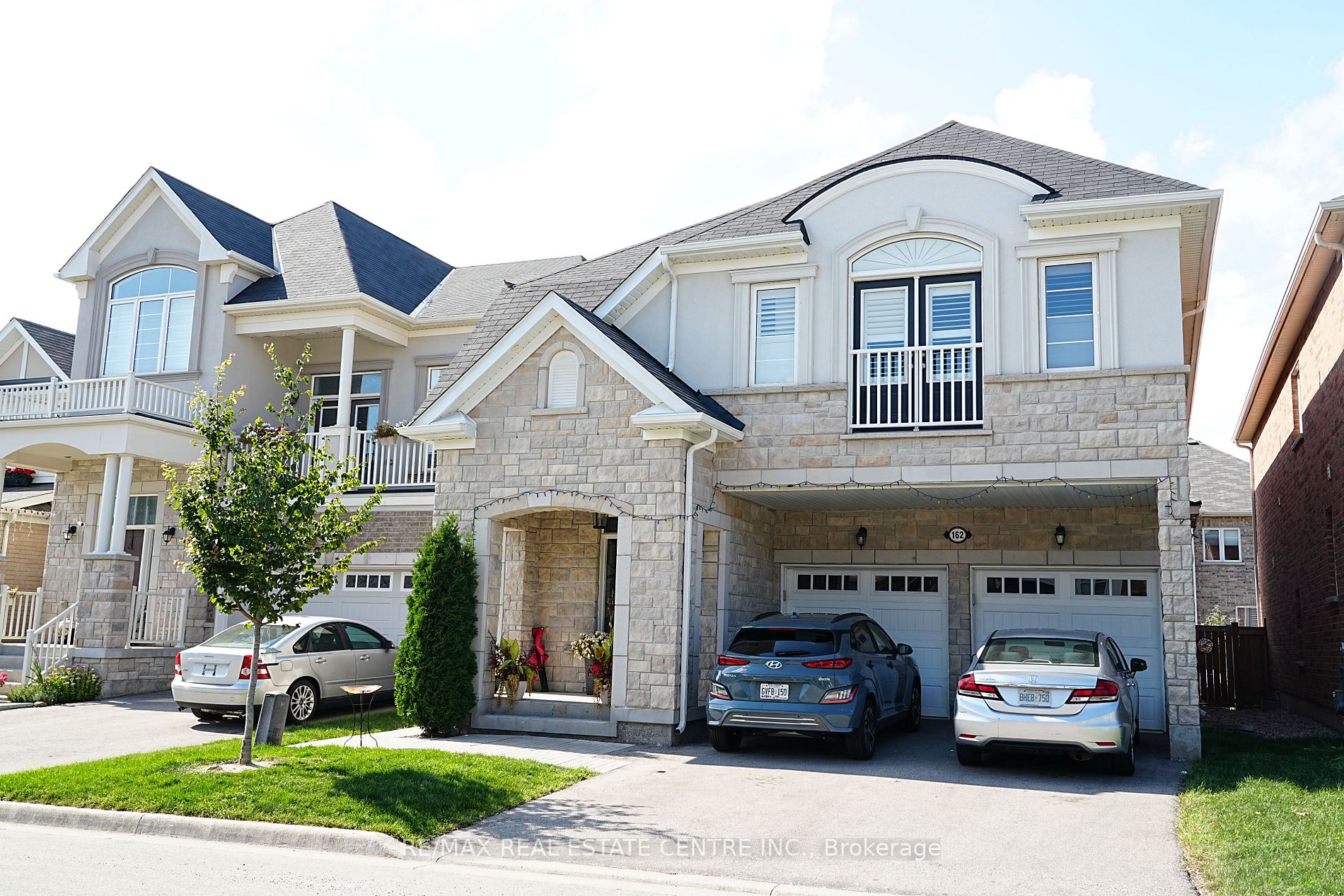 162 Stillwater Cres