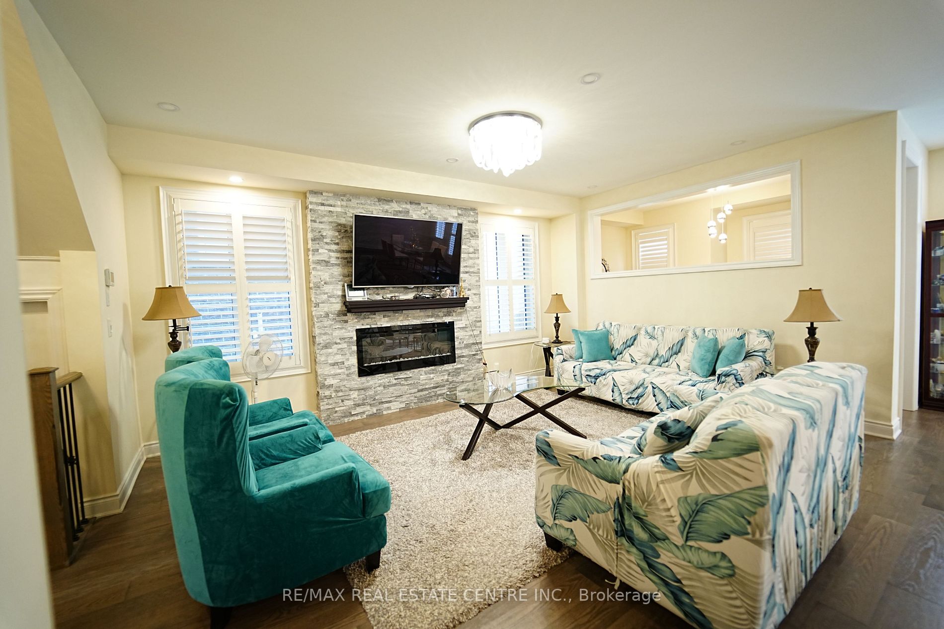 162 Stillwater Cres