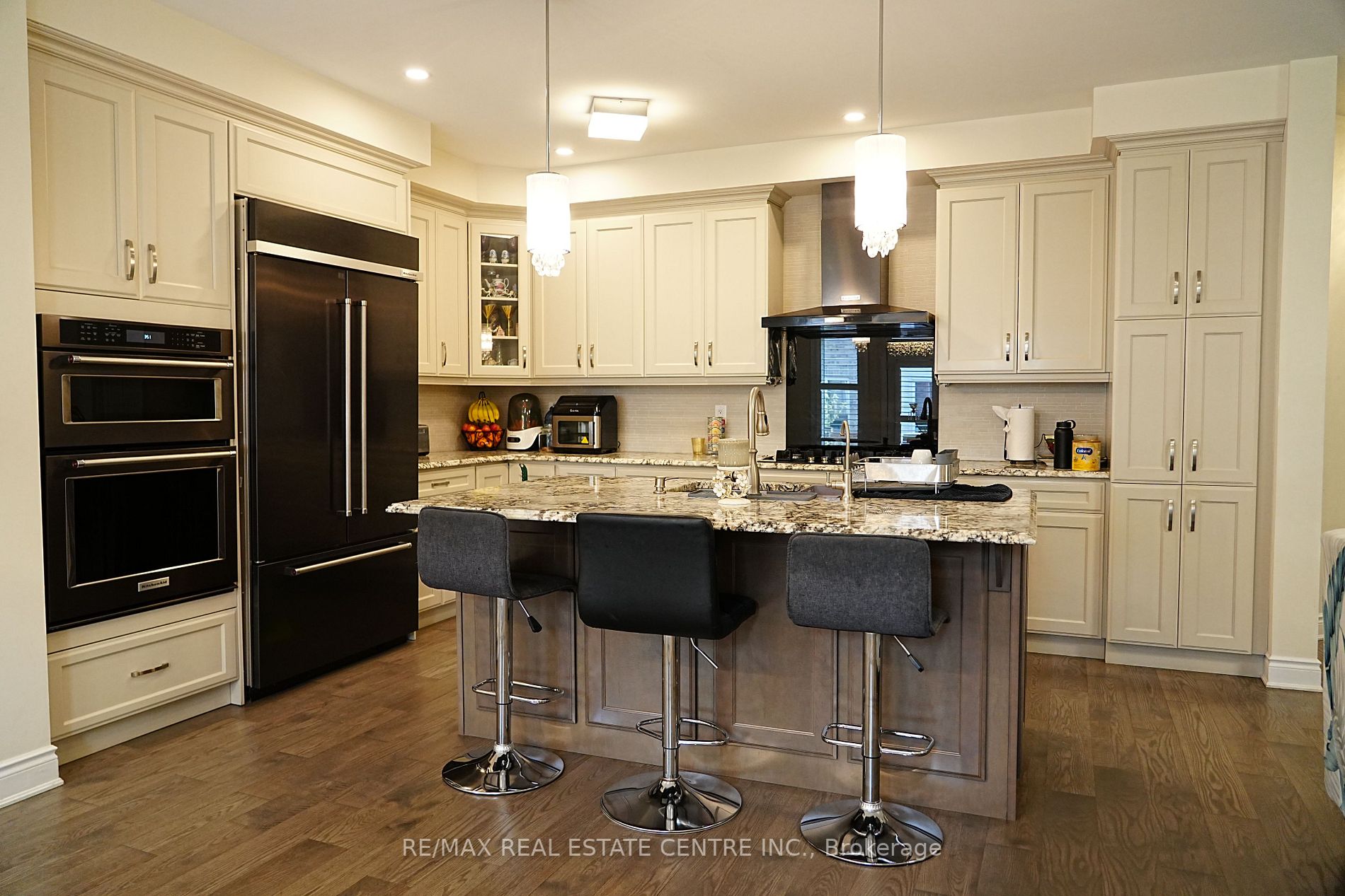162 Stillwater Cres