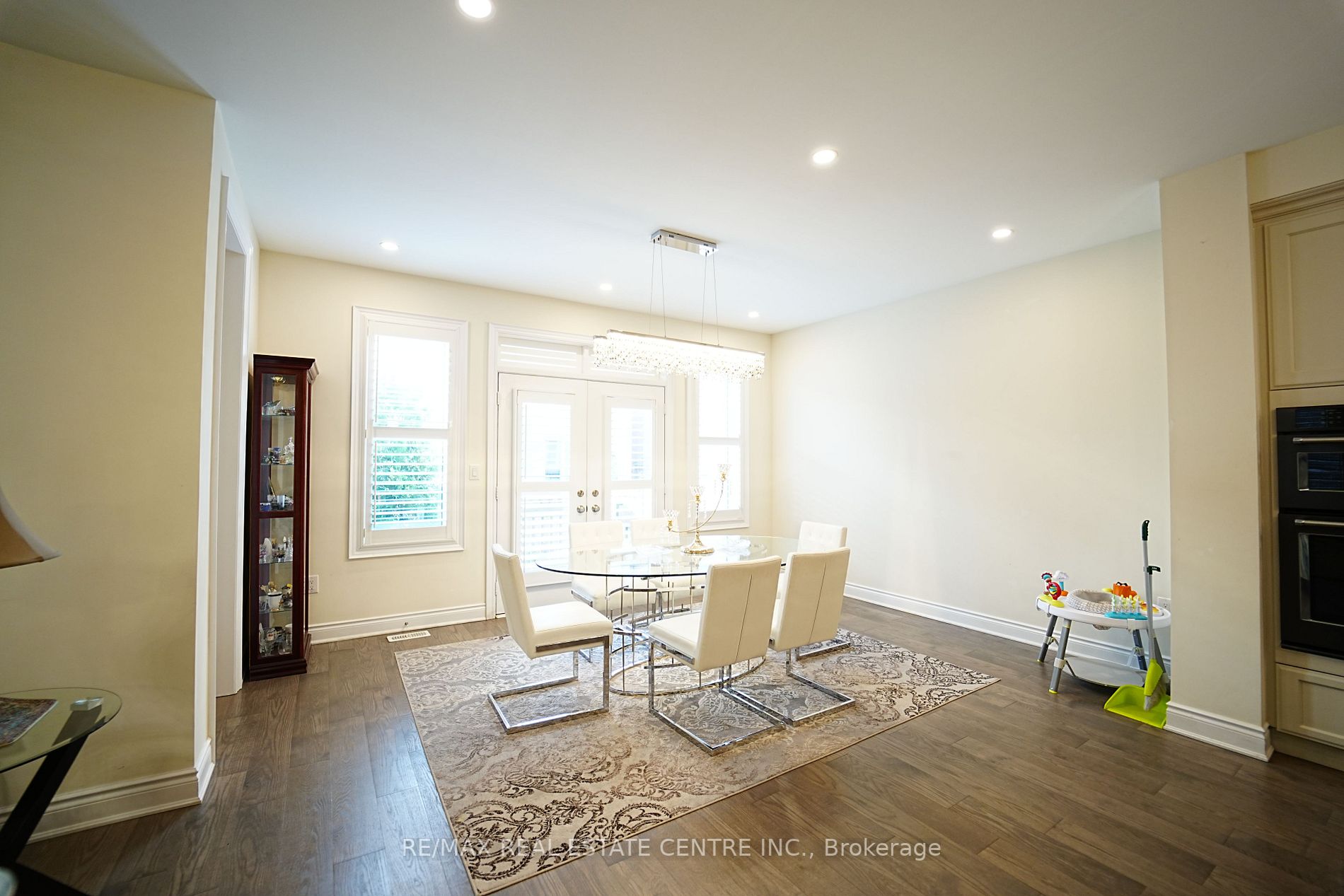 162 Stillwater Cres