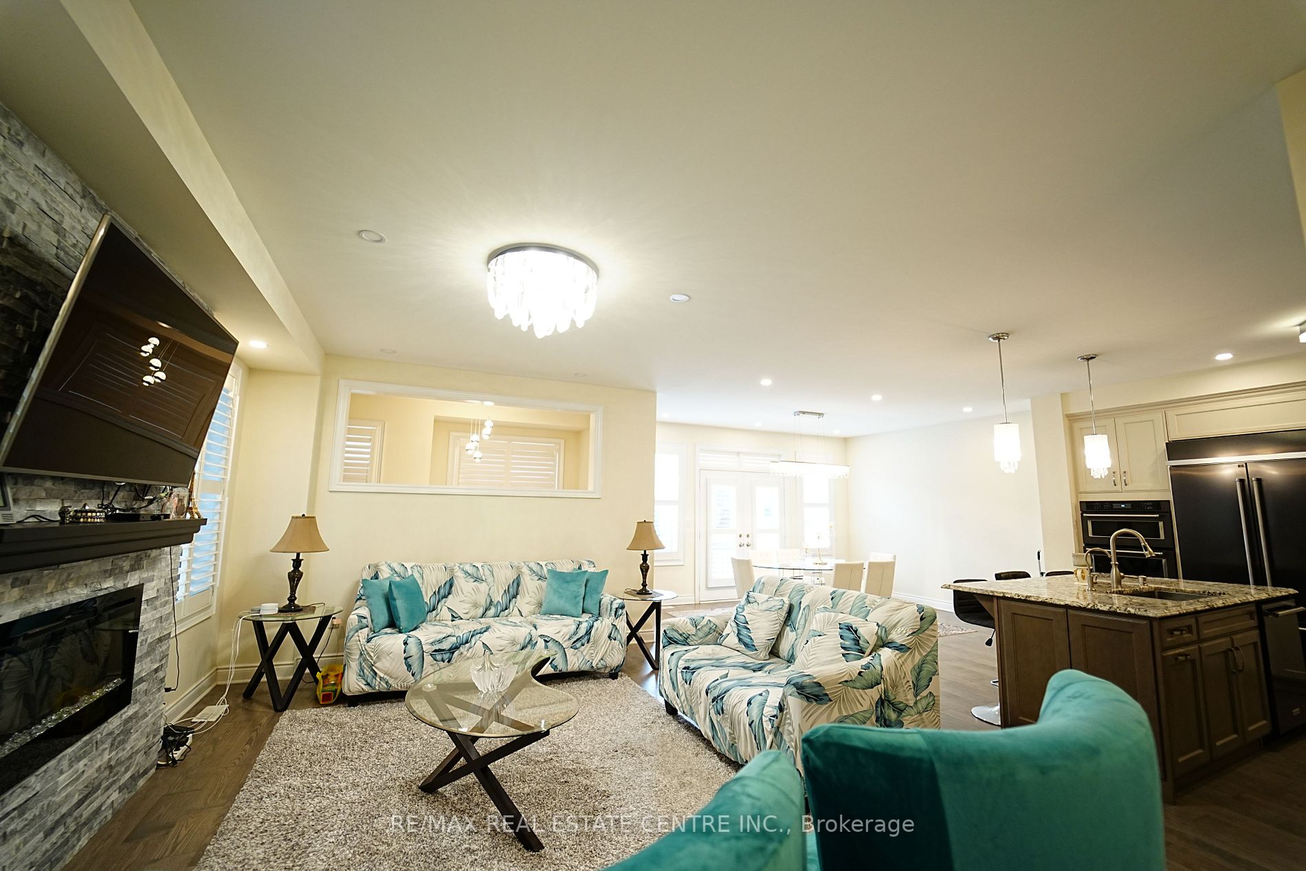 162 Stillwater Cres