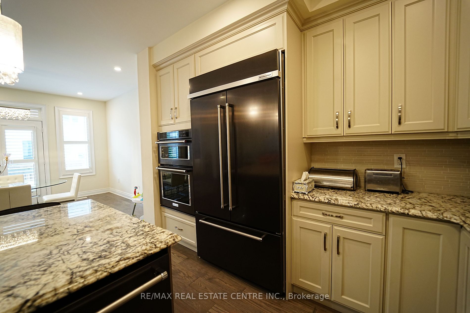 162 Stillwater Cres