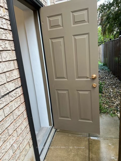67 Holkham Ave