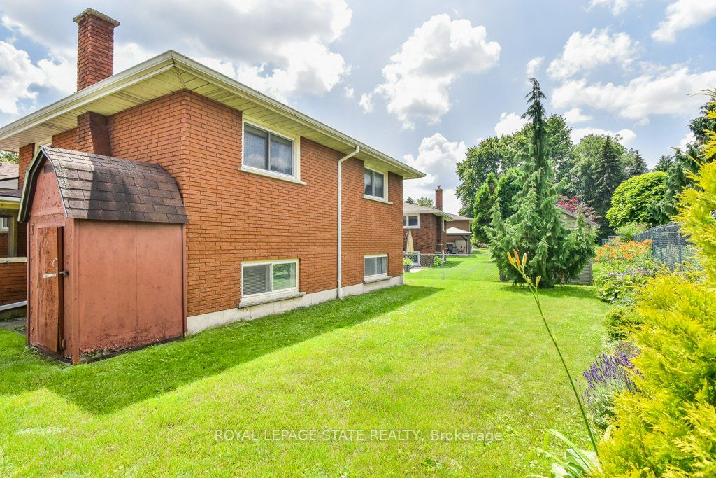 64 Farringford Dr