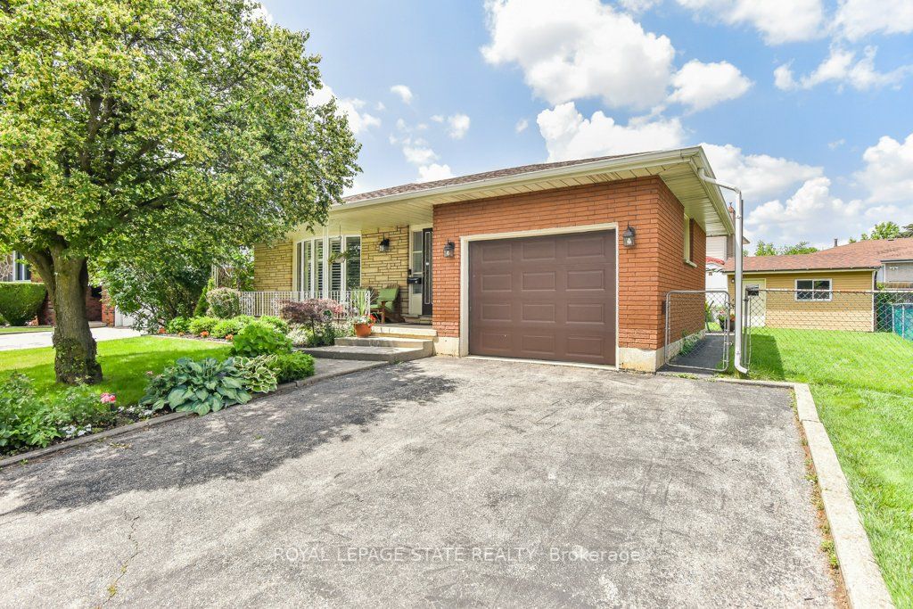 64 Farringford Dr