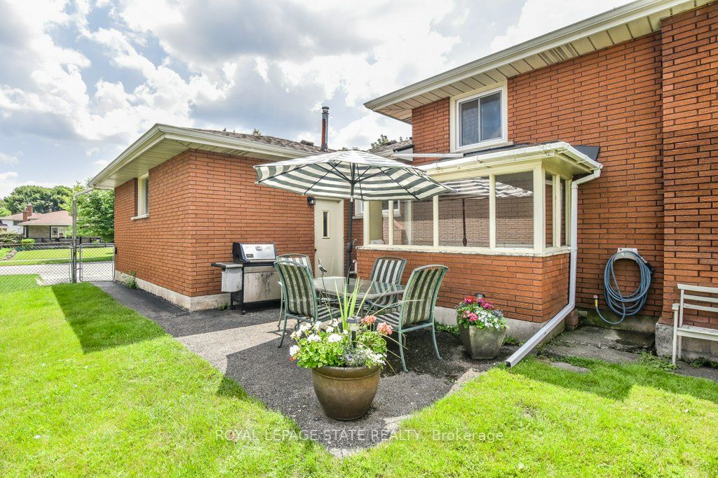 64 Farringford Dr