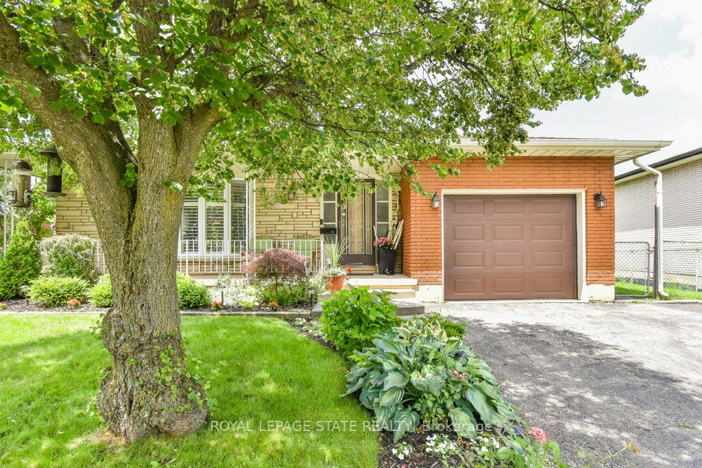 64 Farringford Dr