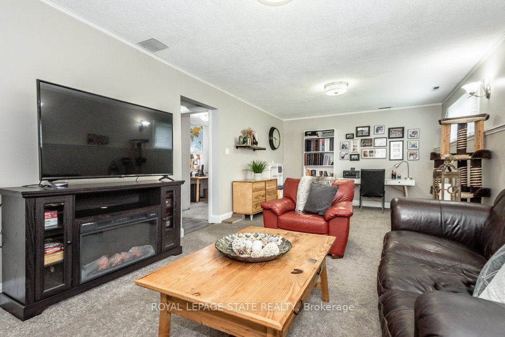 64 Farringford Dr