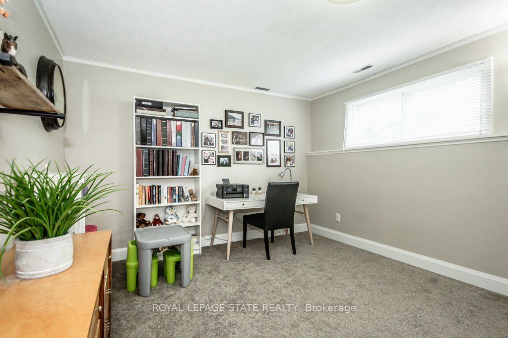 64 Farringford Dr