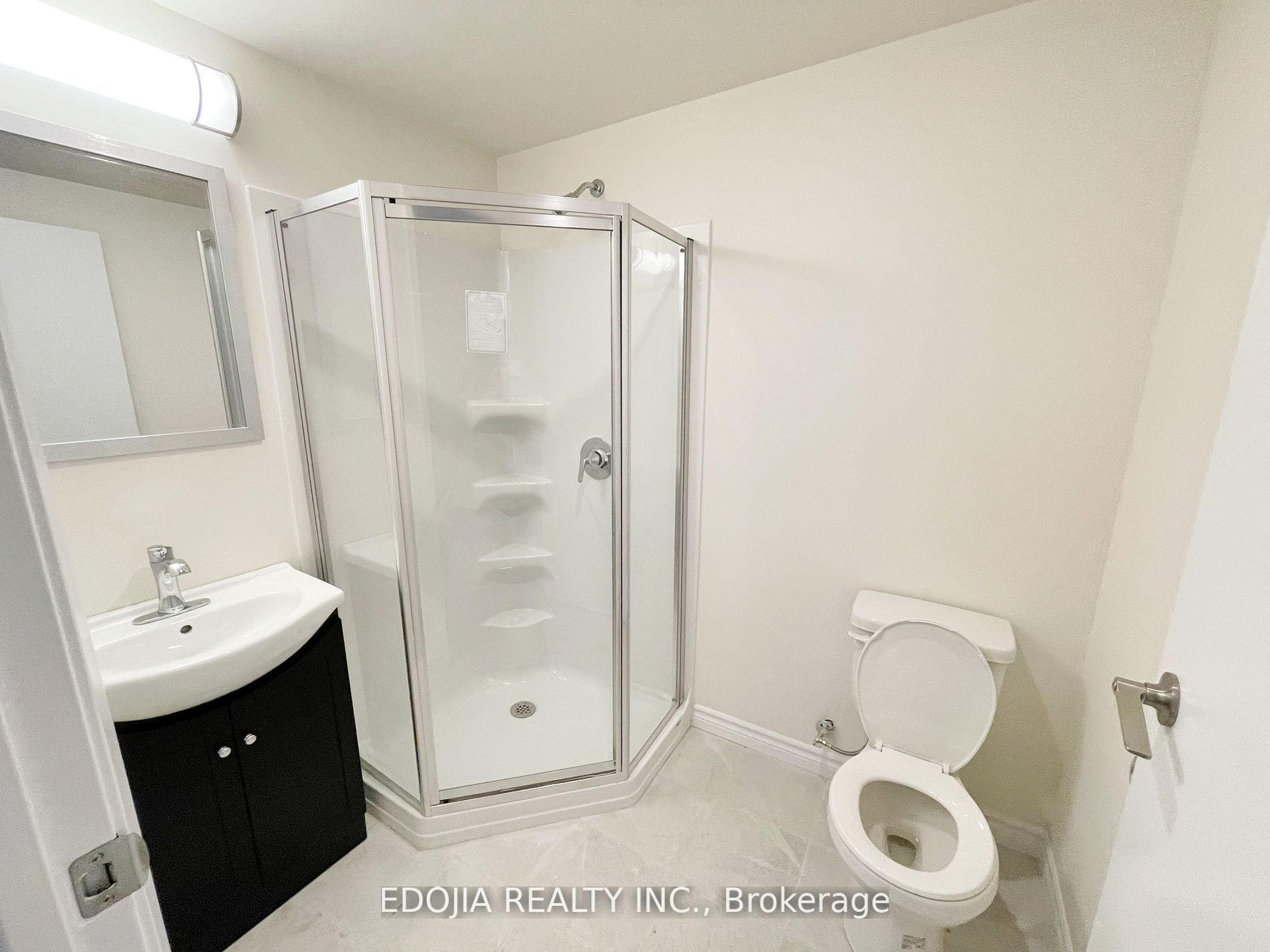 246 Lester Street, #608