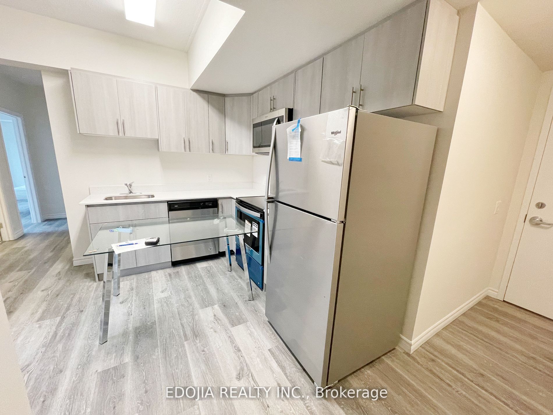 246 Lester Street, #608