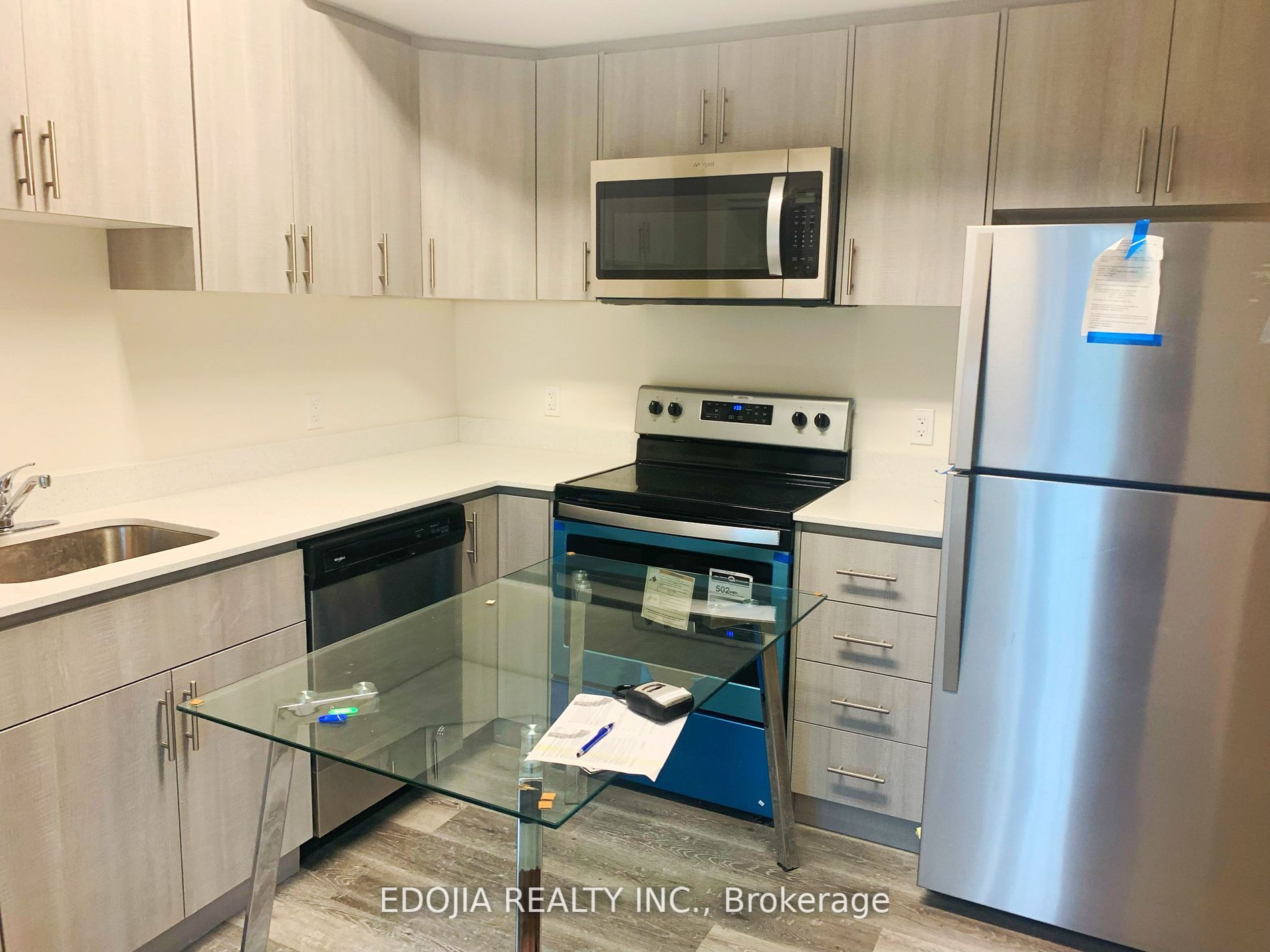 246 Lester Street, #608