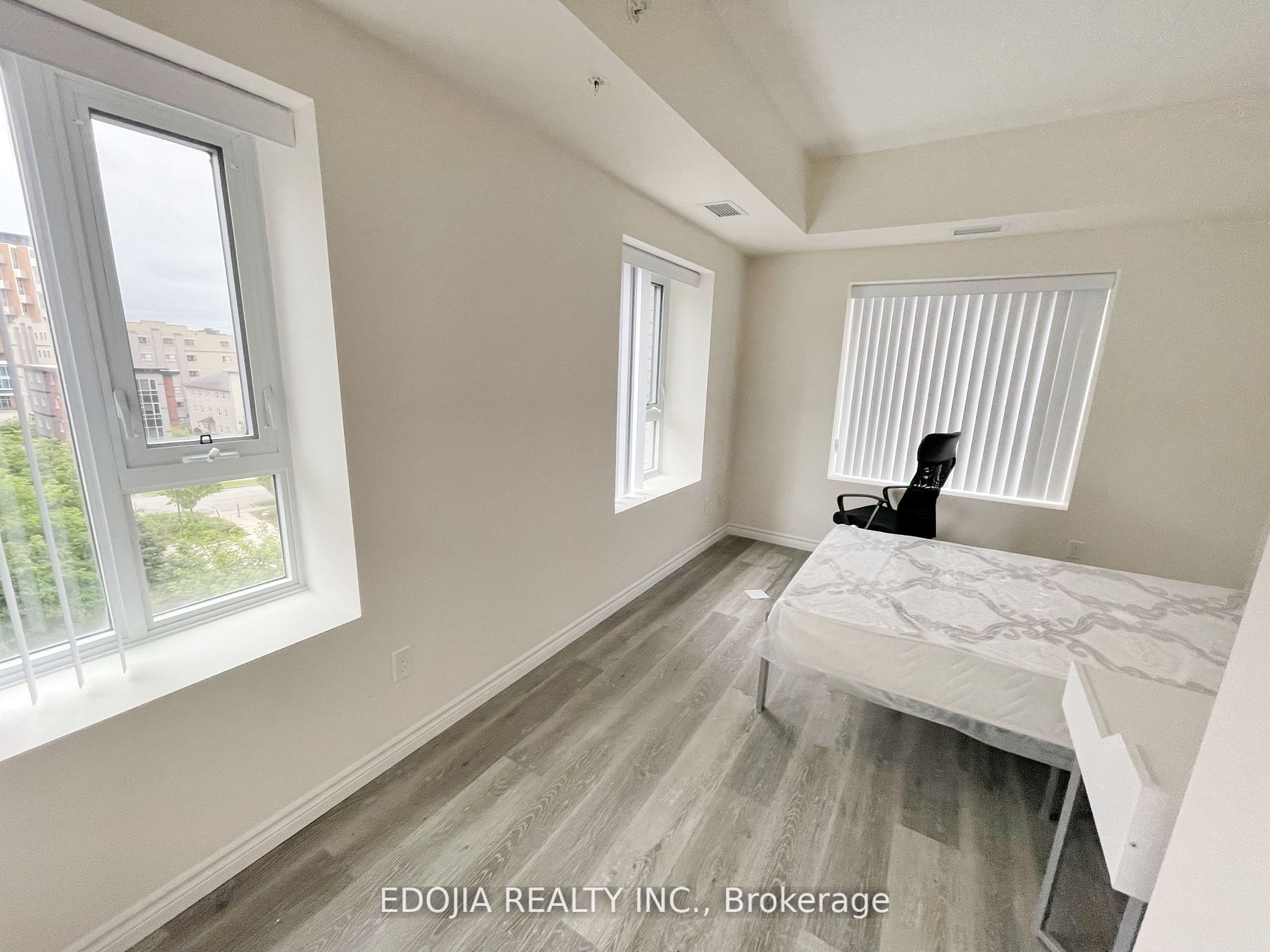 246 Lester Street, #608