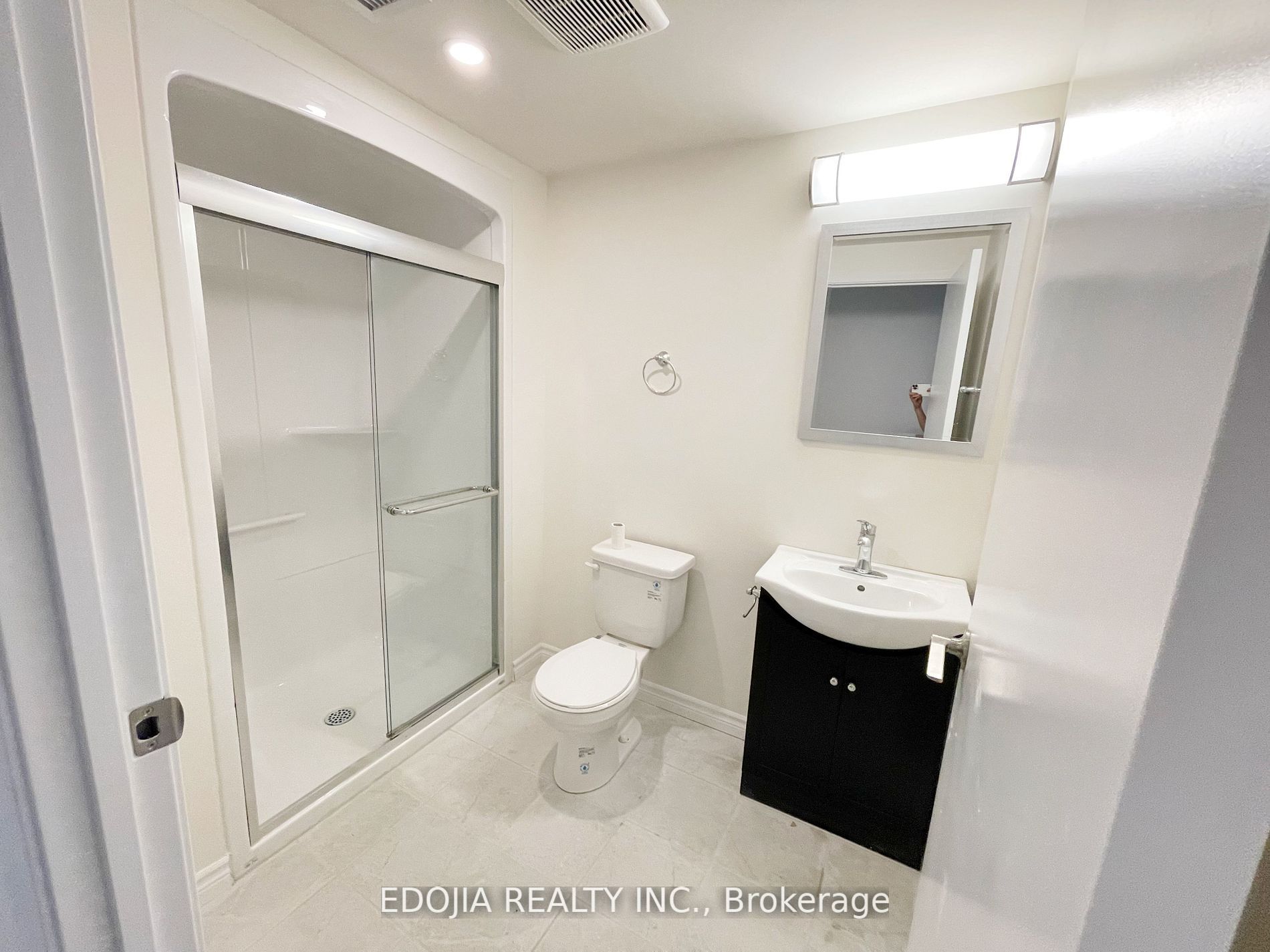 246 Lester Street, #608