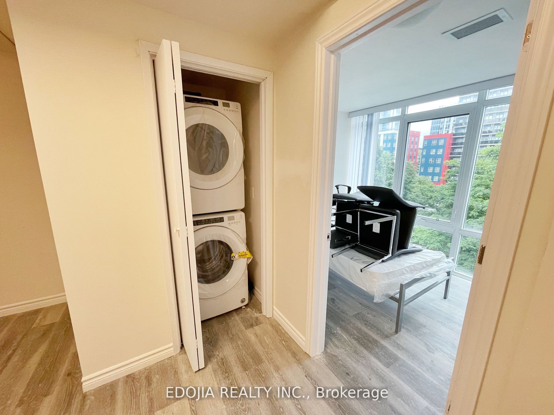 246 Lester Street, #608