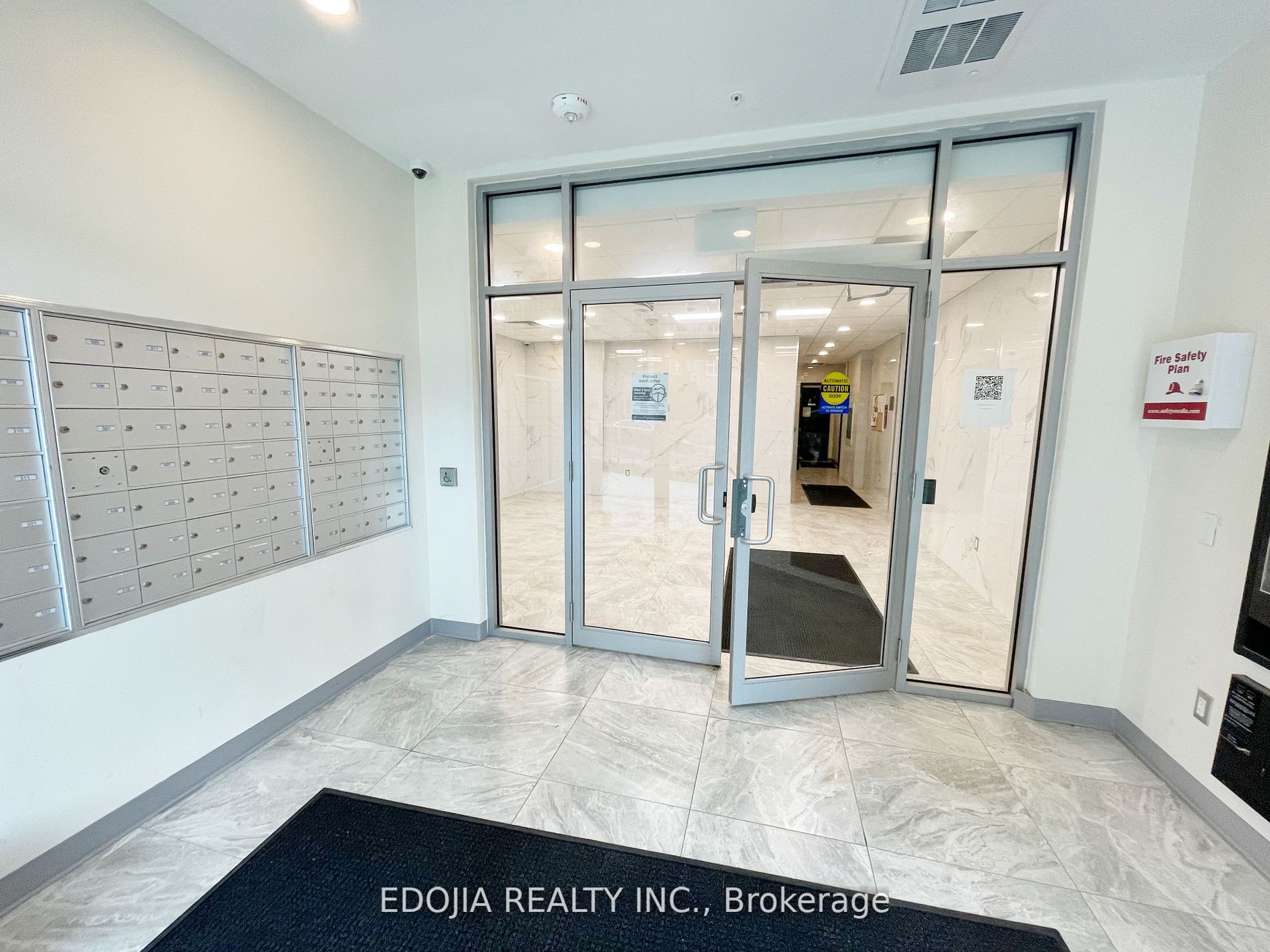 246 Lester Street, #608
