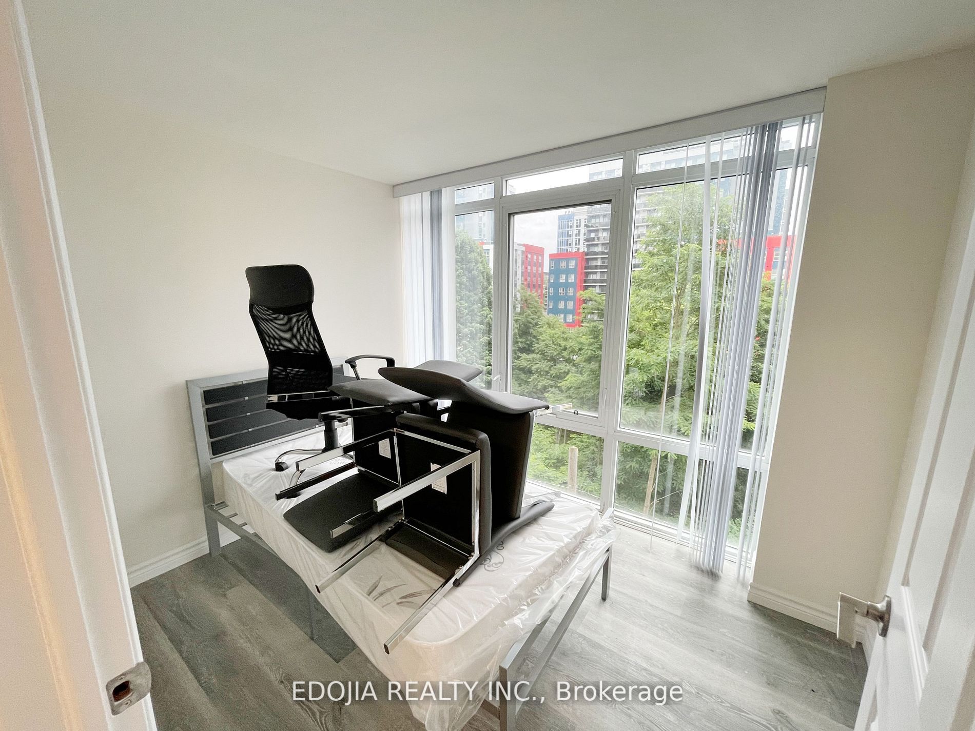 246 Lester Street, #608