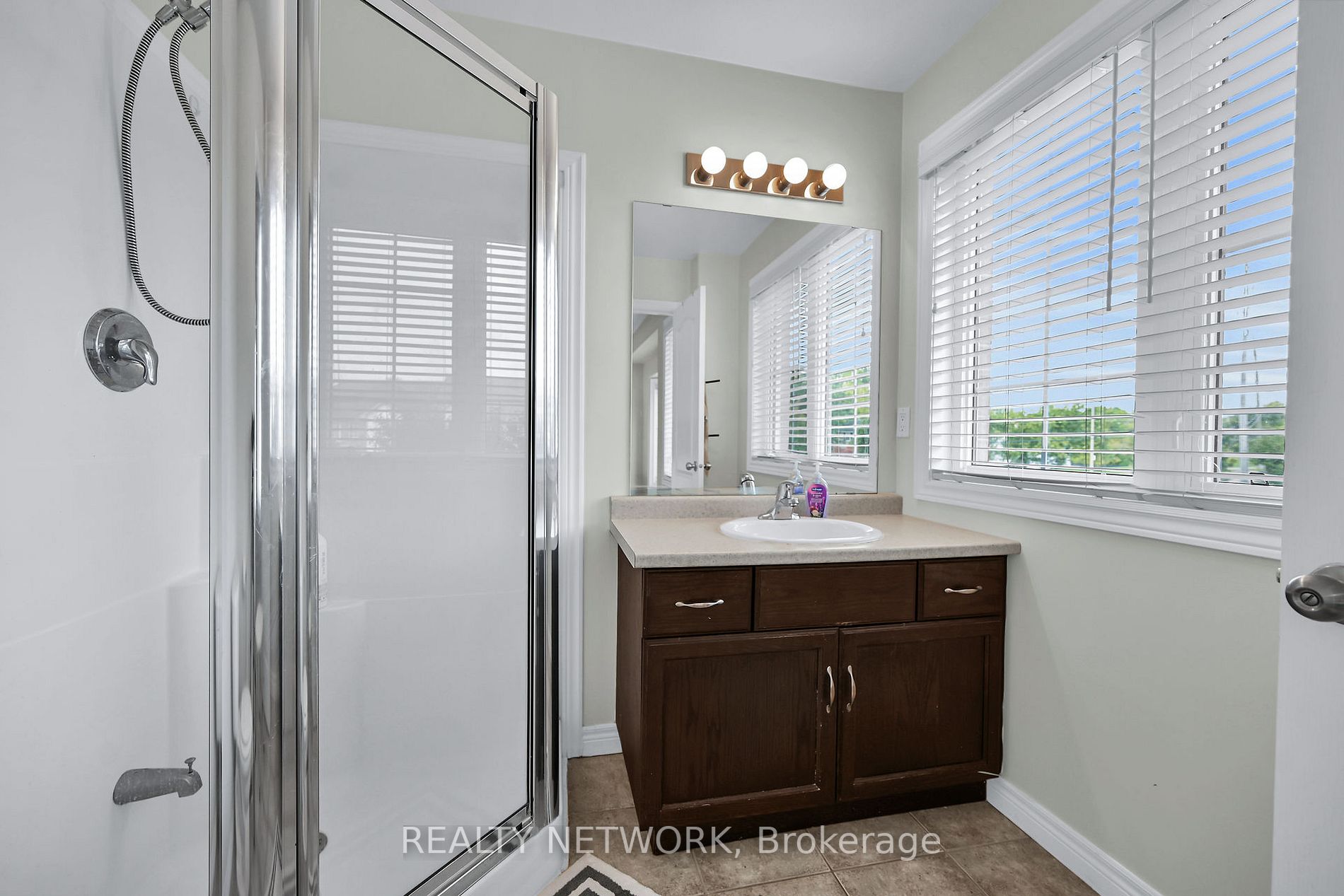 8 Brooking Crt
