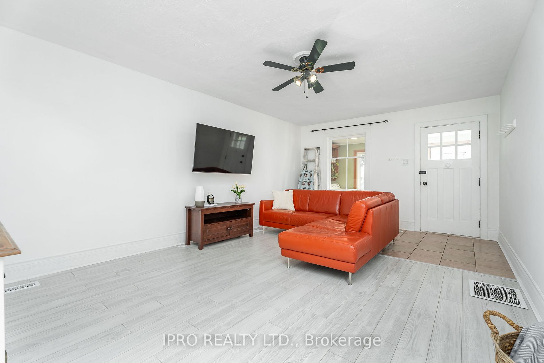 235 Victoria Rd S