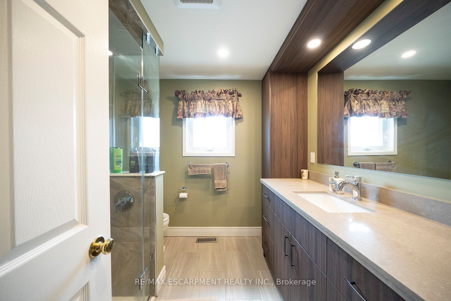 16 Sunflower Crescent