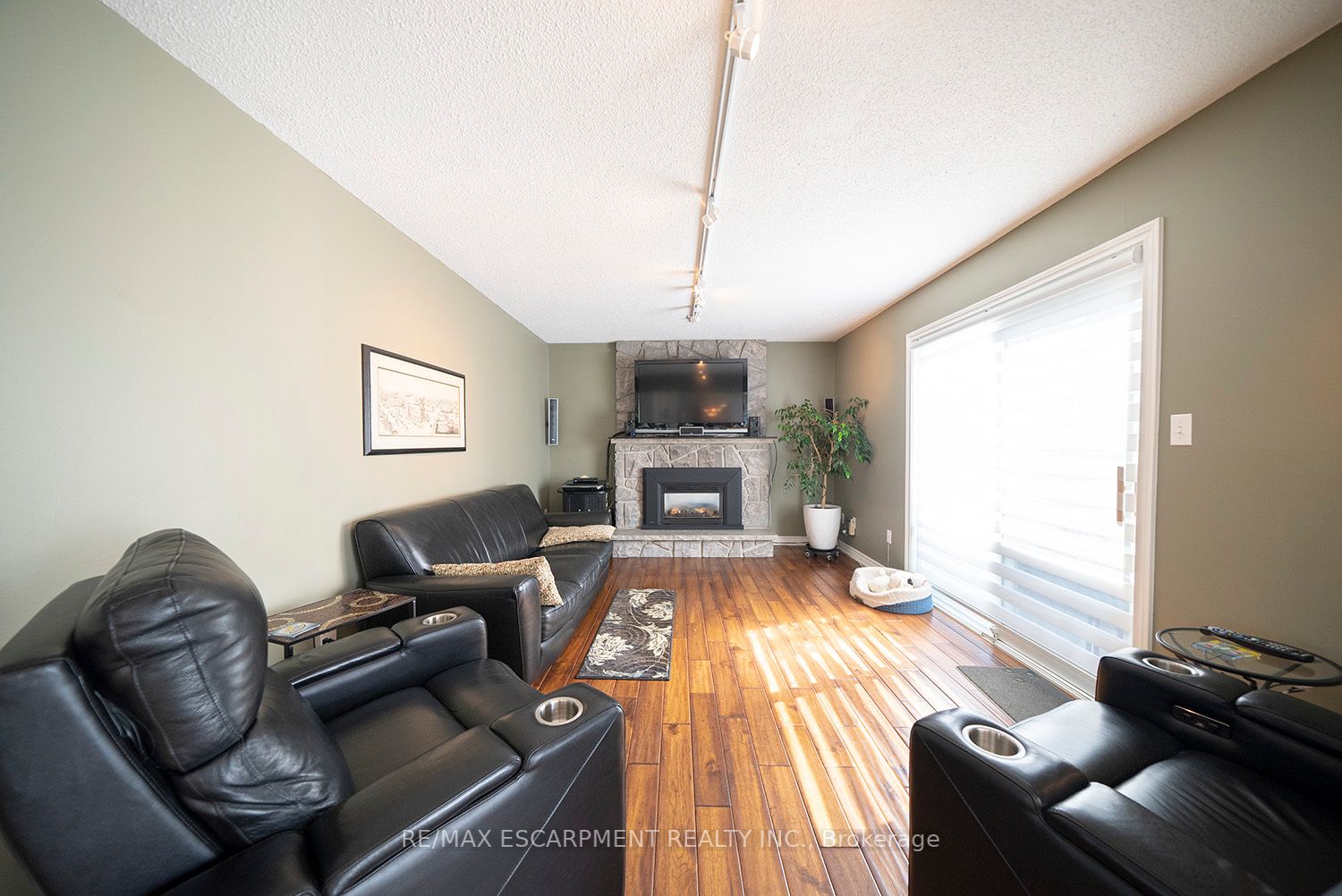 16 Sunflower Crescent