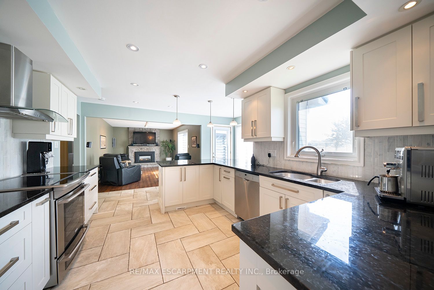 16 Sunflower Crescent
