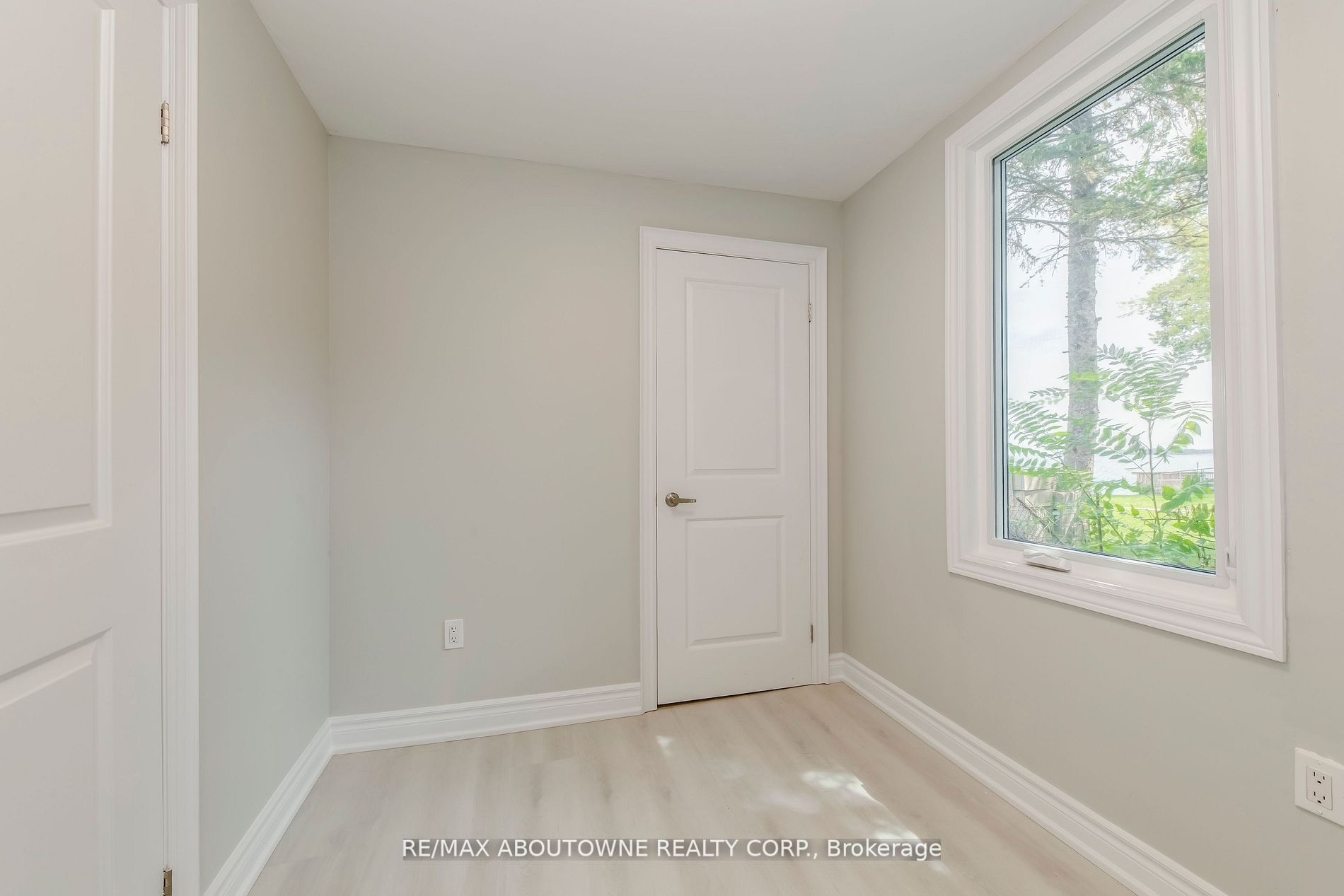 80 Seabreeze Cres