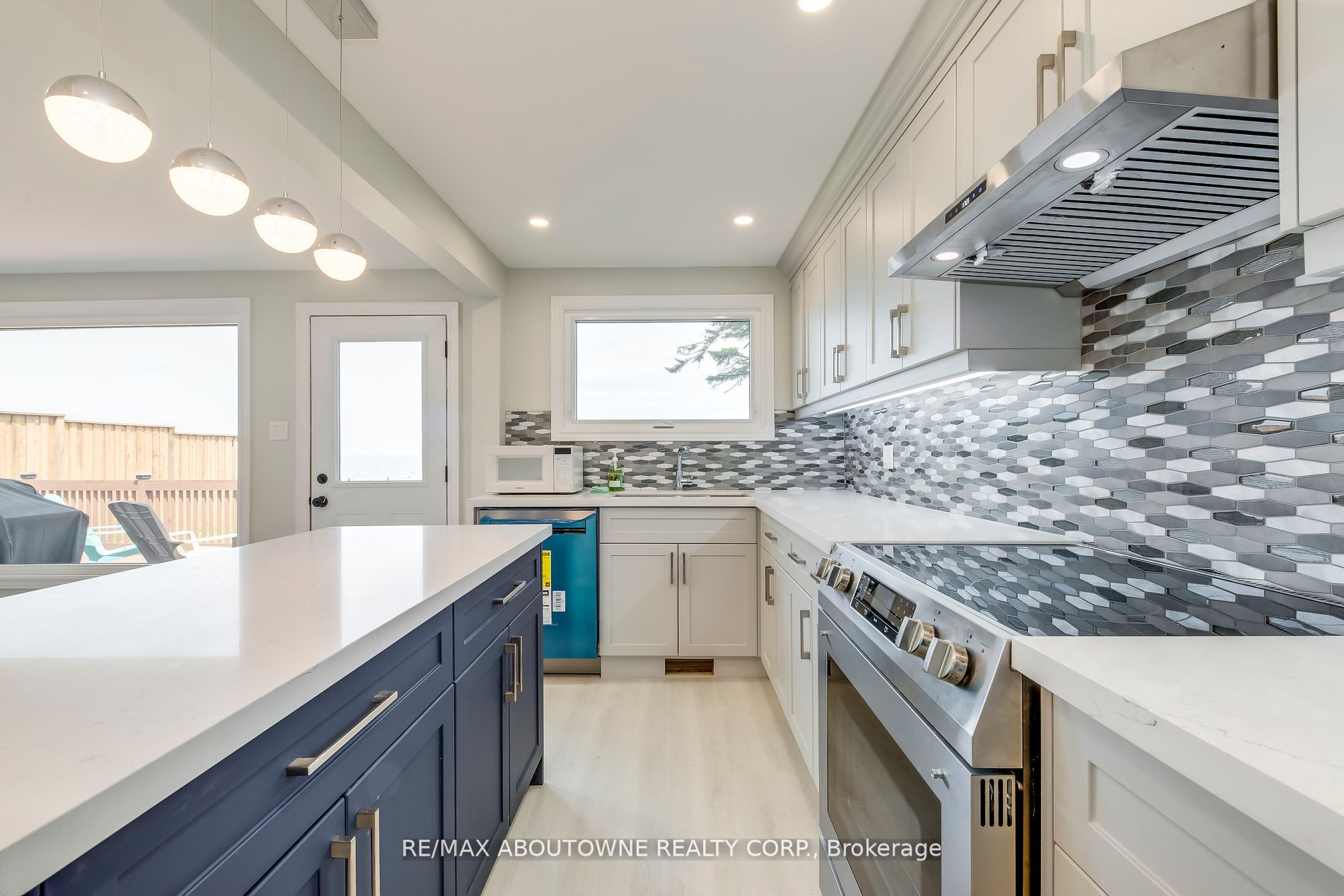 80 Seabreeze Cres